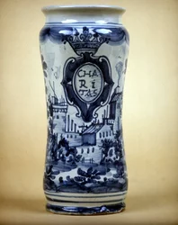 Albarello: pharmacy vase