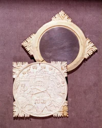 Ivory mirror and box representing a chivalric tournament scene. 1450-1500. Paris, National Museum of the Middle Ages, Thermes de Cluny