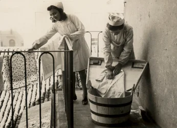 Some women busy in the practice of washing at the female school of professional training 
