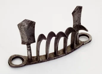 Bagh Nakh, or “tiger claw”