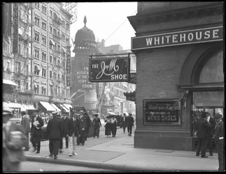 Sign for J und M Shoe, 1429 Broadway, New York City, August 2, 1916