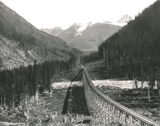 The Rockies: Loop Showing Four Tracks